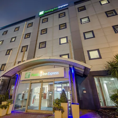 Holiday Inn Express Royal Docks By Ihg-2